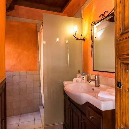 Venetian Rimondi Fountain Mansion - Built In 1626