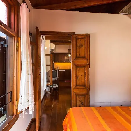 Venetian Rimondi Fountain Mansion - Built In 1626 Rethymno (Crete)