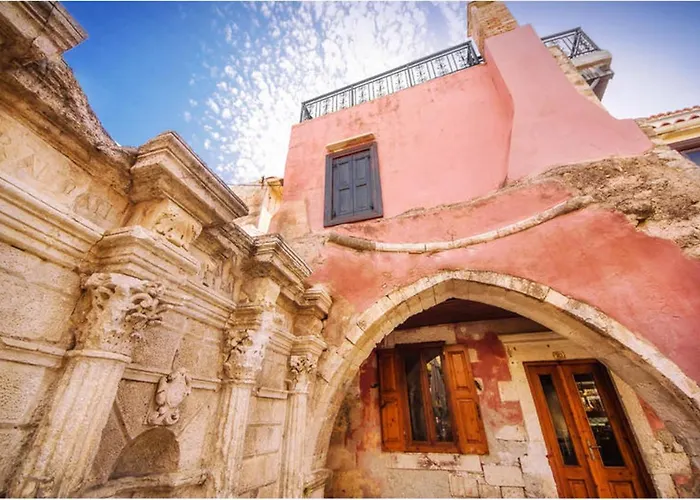 Venetian Rimondi Fountain Mansion - Built In 1626 * Rethimno