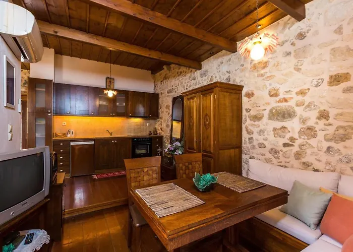 Venetian Rimondi Fountain Mansion - Built In 1626 Rethimno